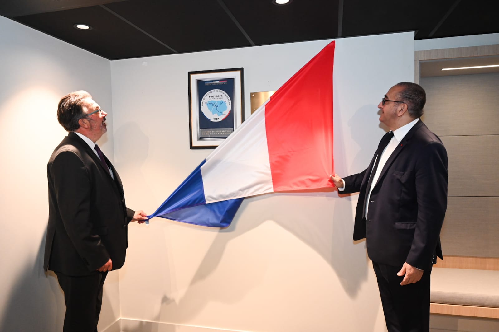 Laurent Nuñez dévoile un cadre "zone de défense et de sécurité de Paris", inaugurant la cellule de crise