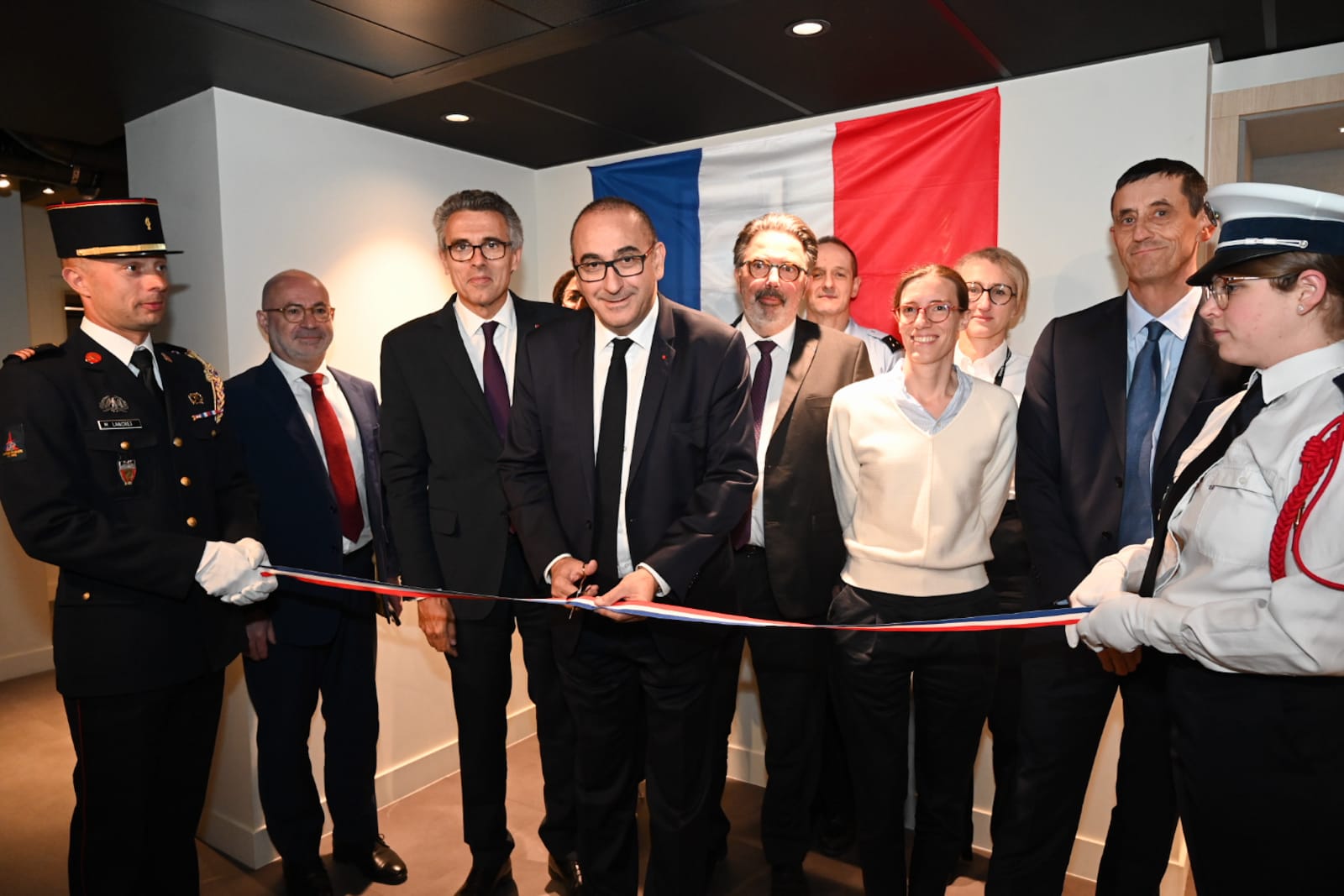 Laurent Nuñez inaugurant une nouvelle cellule de crise pour les Jeux Olympiques et Paralympiques