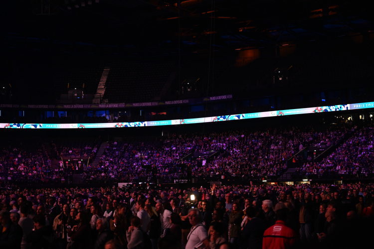 Une foule de spectateurs dans l'Arena La Défense