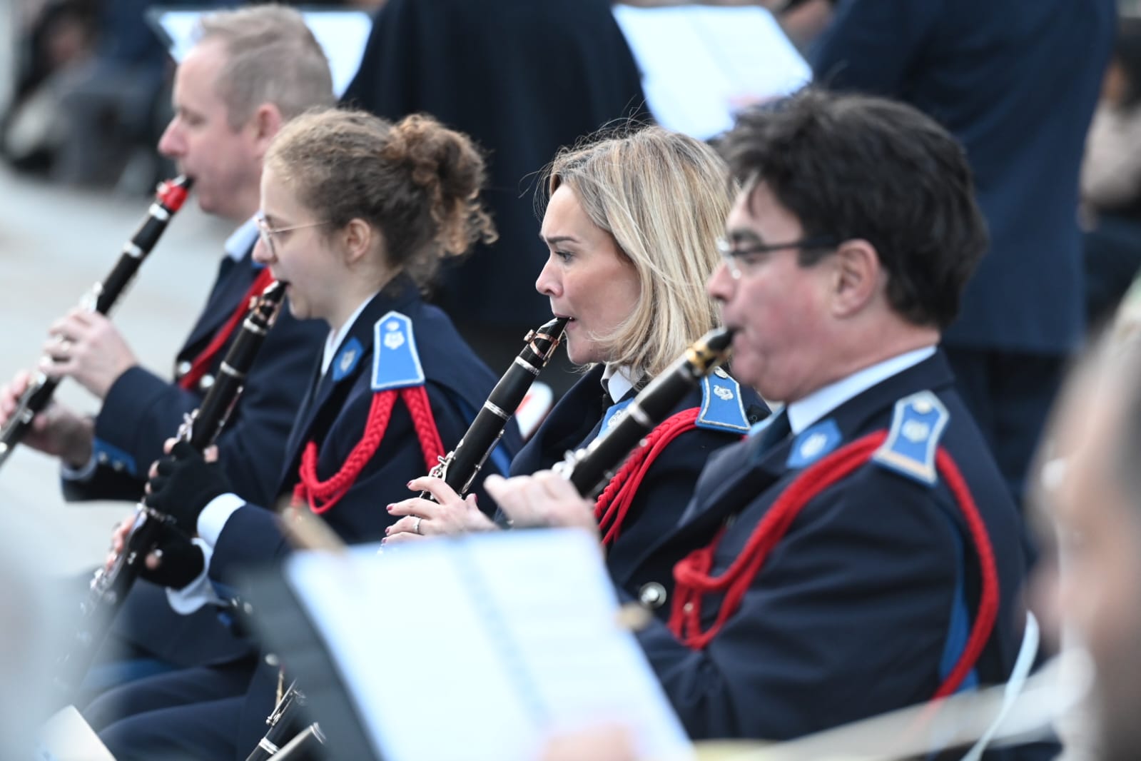 Musiciens jouant de leur instrument