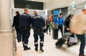 Douaniers en suveillances à la gare de Bercy