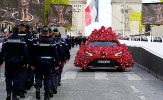Voiture couverte de Phryges