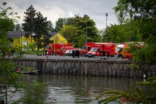 Véhicules de pompiers au bord de la Marne